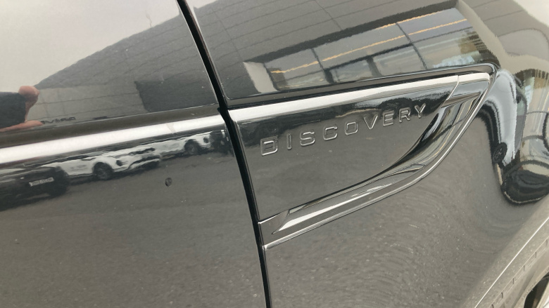 Land Rover Discovery 3.0 D300 Dynamic SE 5dr Auto Diesel Station Wagon